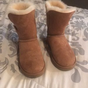 Authentic bailey button uggs
